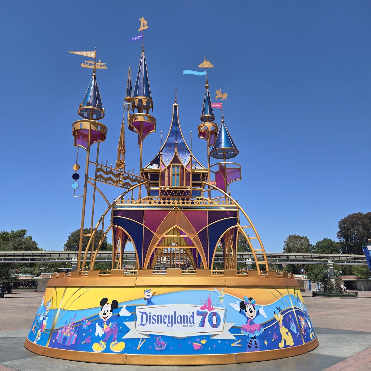 Disneyland Esplanade