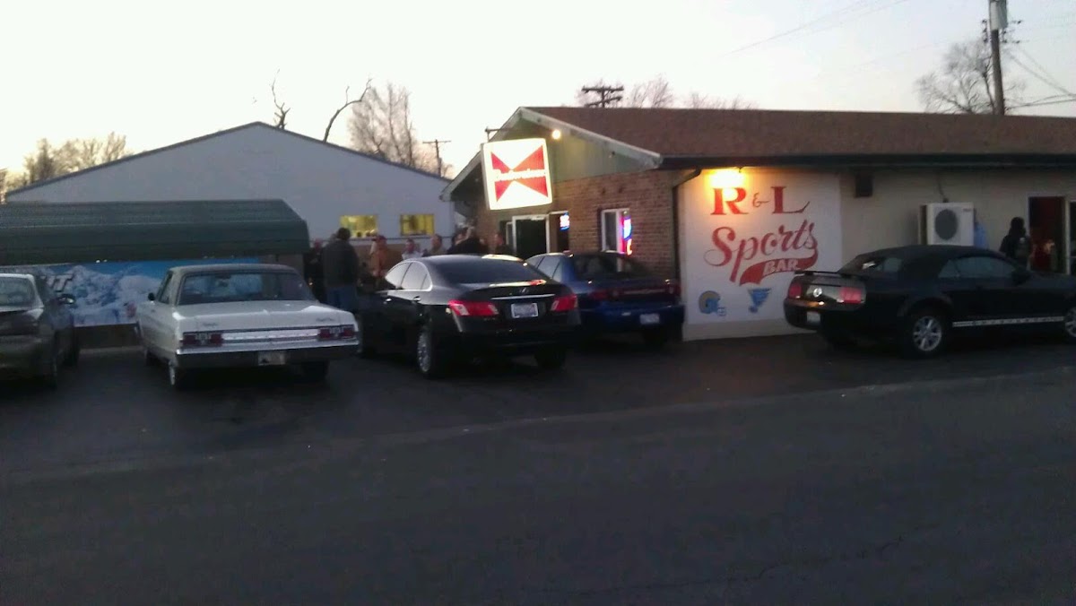 R & L Sports Bar photo 2