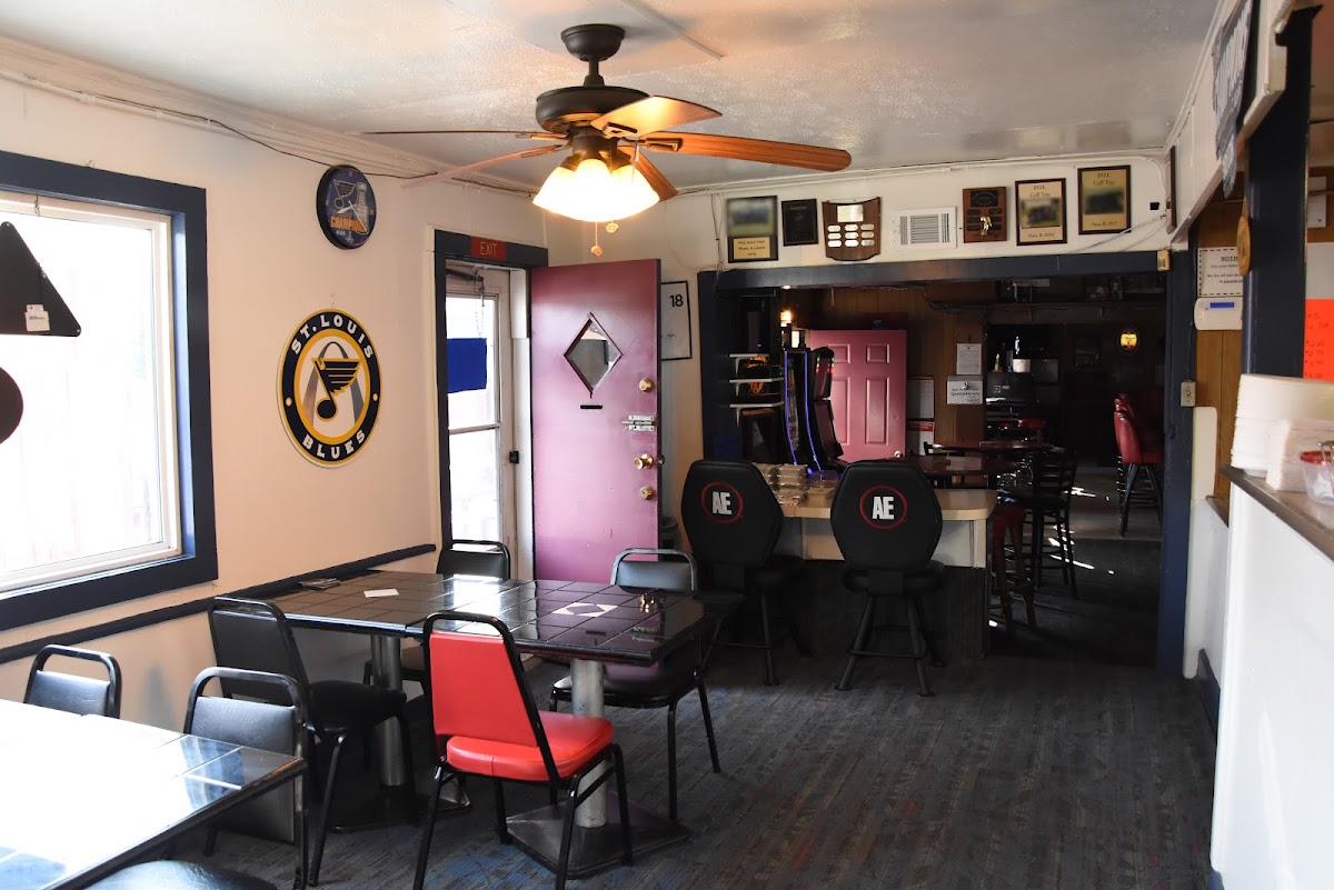 Don's No Man's Land Tavern photo 2