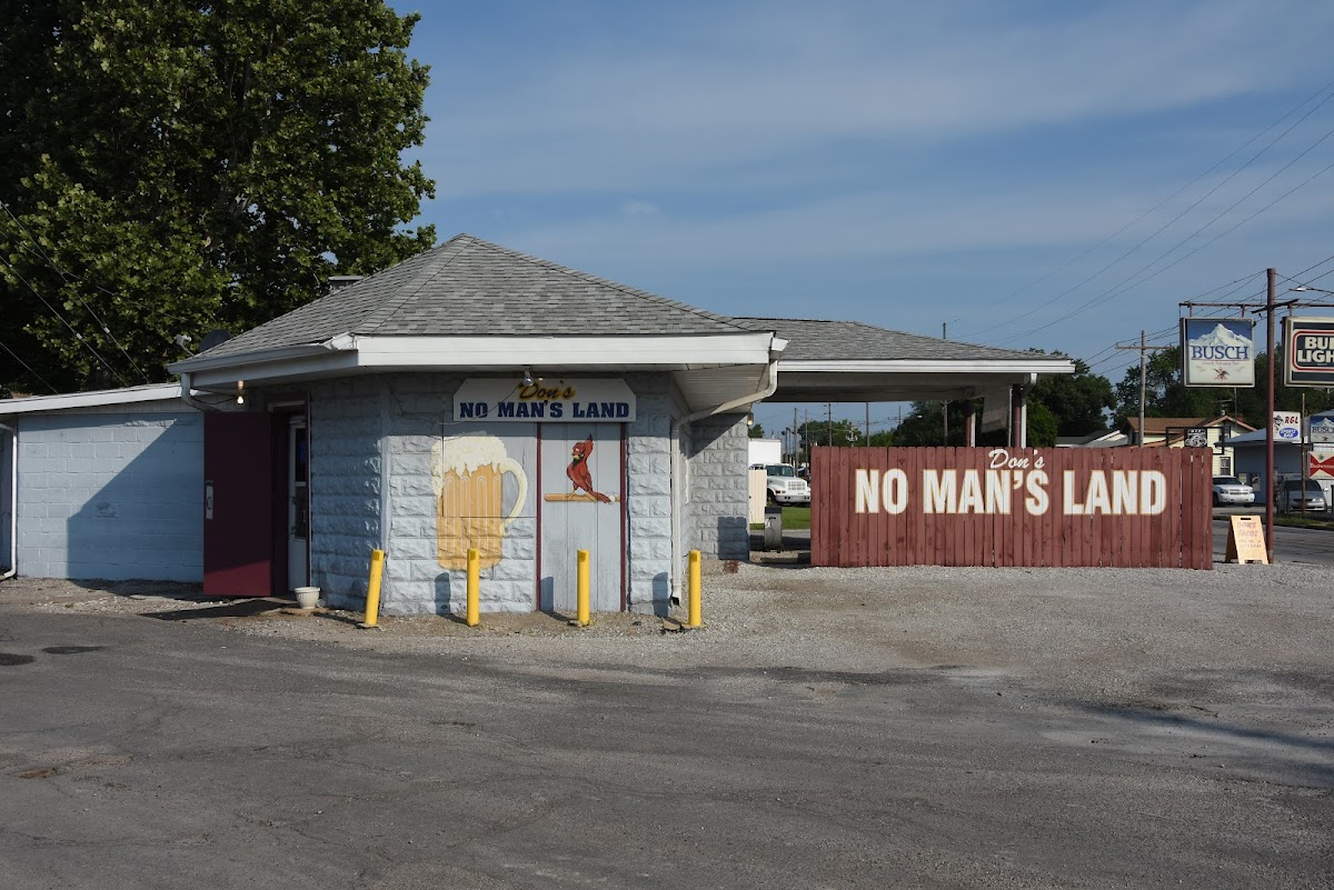 Don's No Man's Land Tavern photo 3