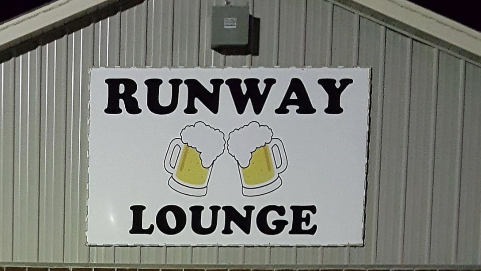 Runway Lounge photo 2