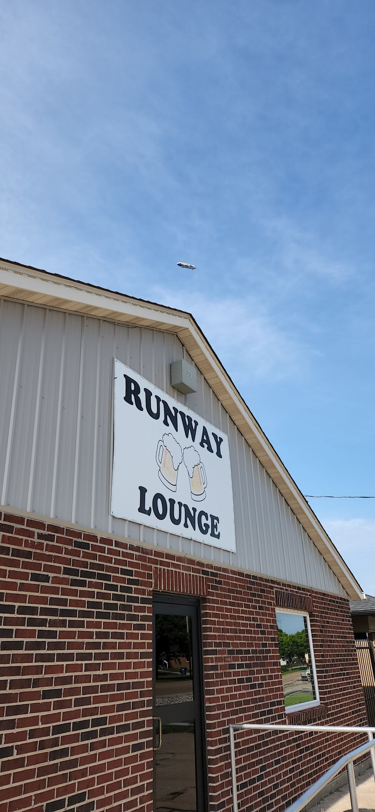 Runway Lounge photo 3