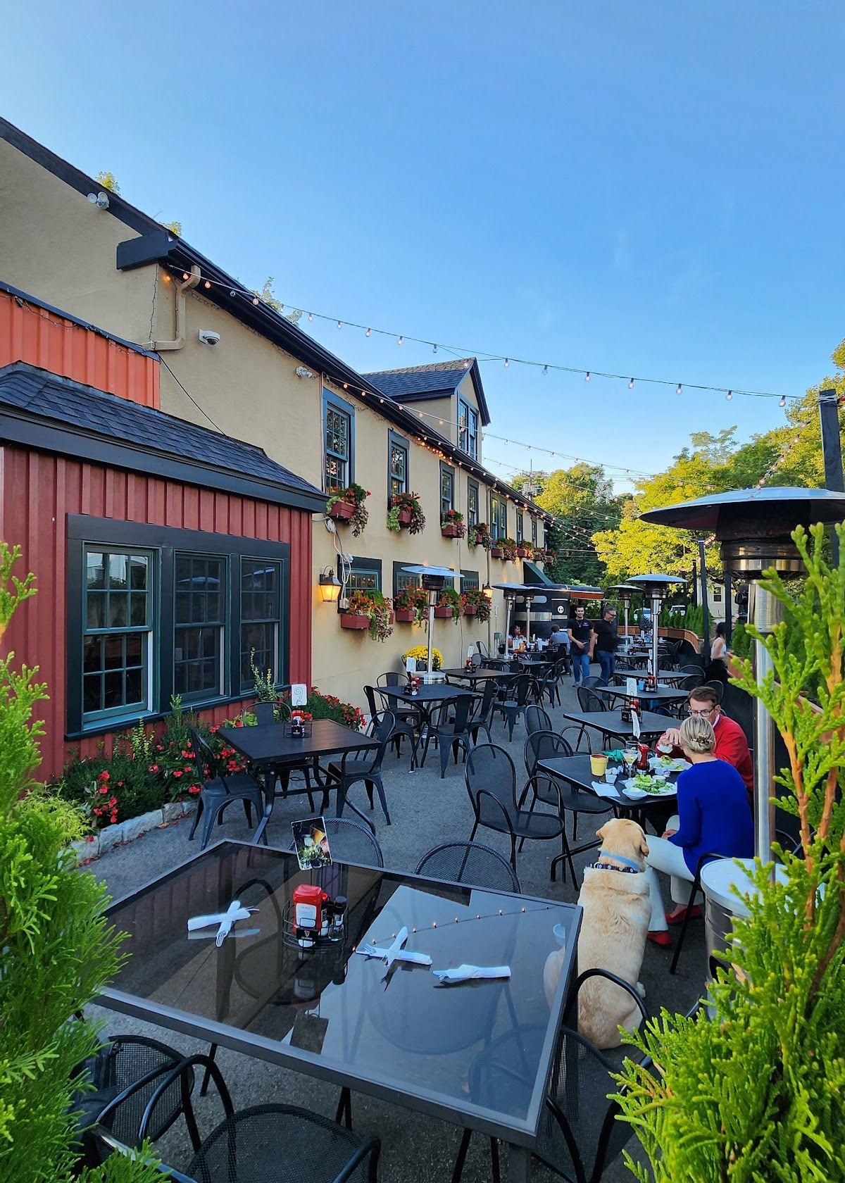 Dunn-Gaherin's Food and Spirits
