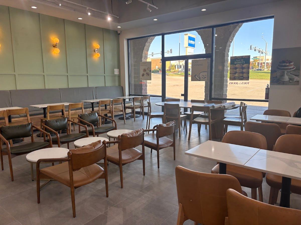 Tous les Jours Bakery Cafe