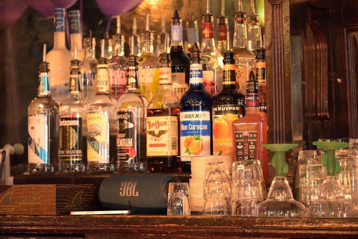 Loose Ends Bar and Grill