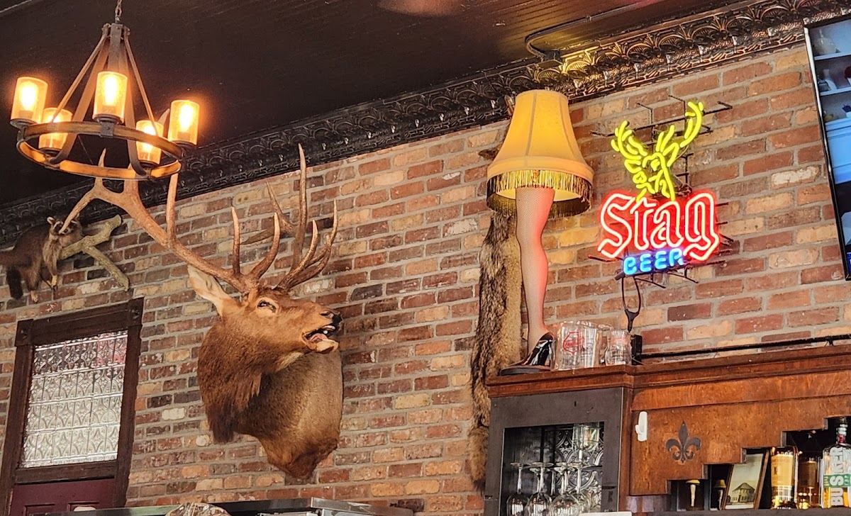 Hank & Lilly's Creekside