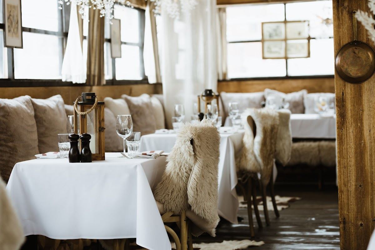 French Alpine Bistro - Crêperie du Village