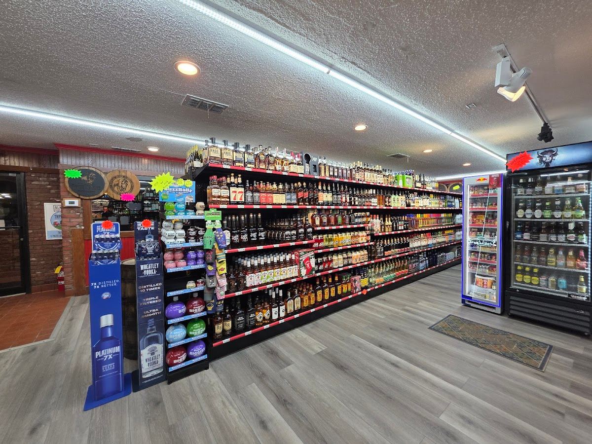 Hotshot liquor & slots