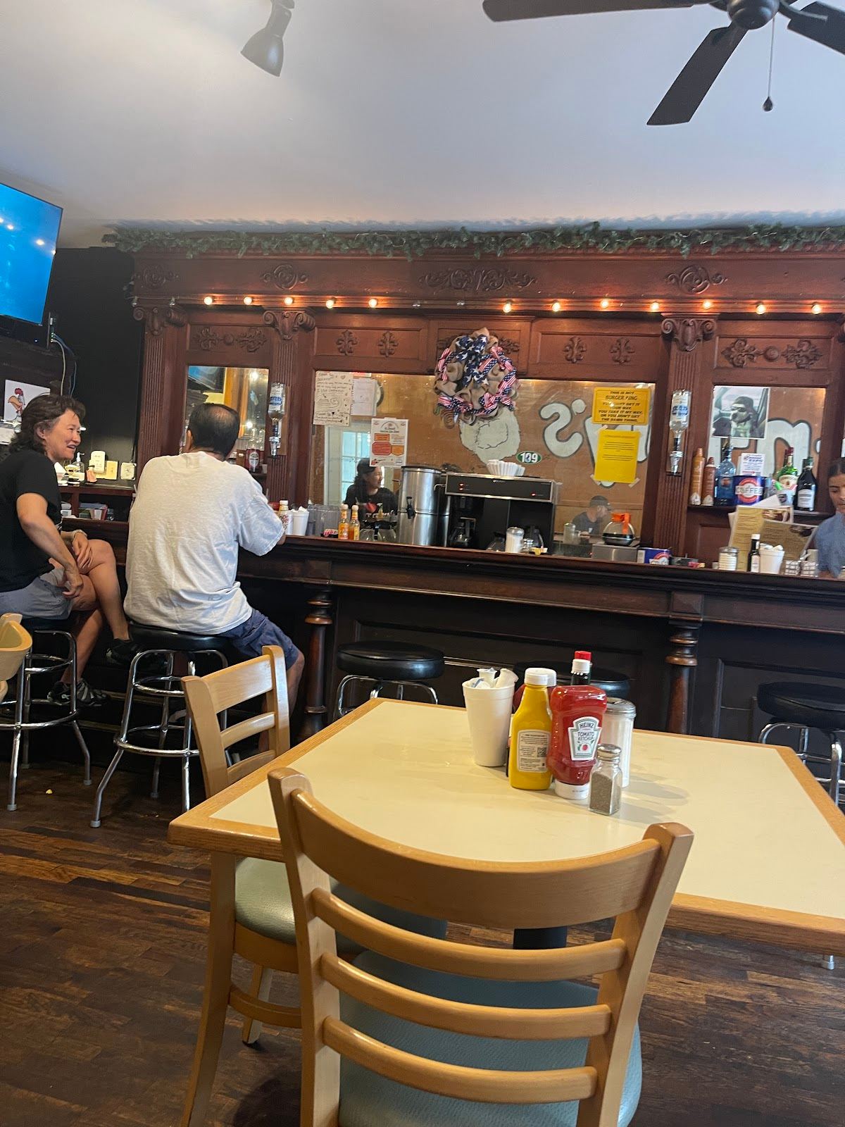 Chick N Elly's