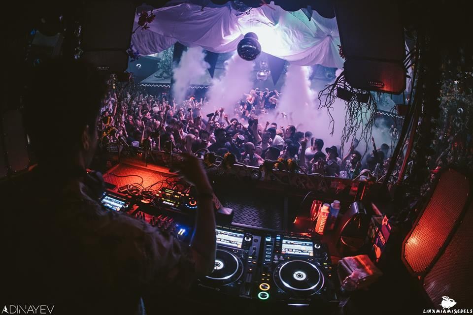 CLUB SPACE
