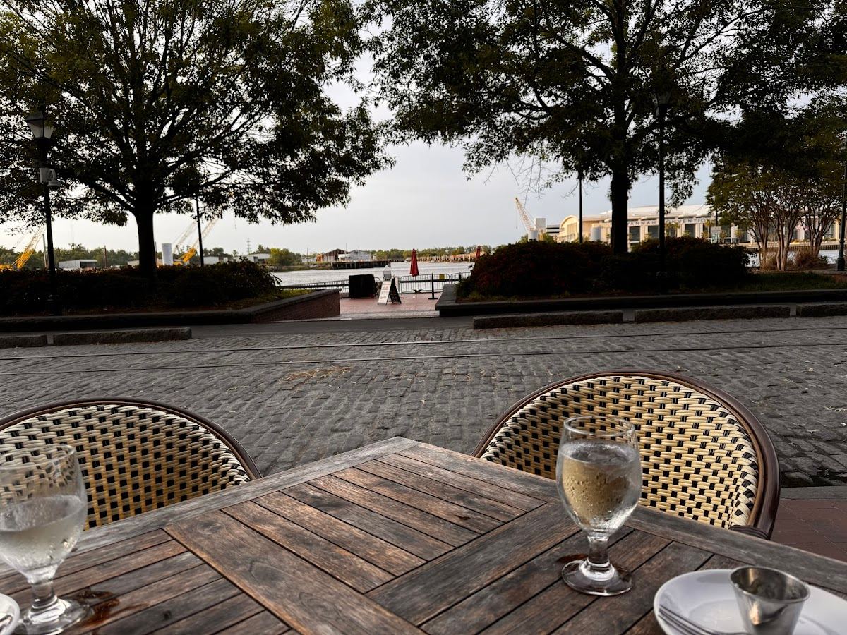 Vic's On the River