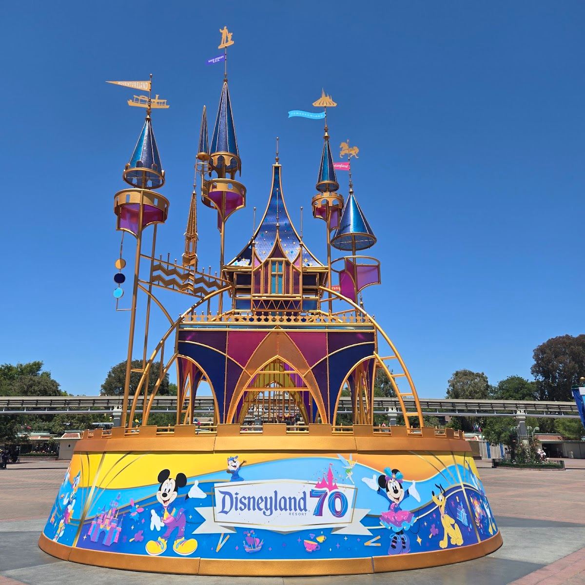 Disneyland Esplanade