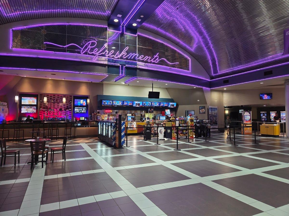 Regal Hollywood - Sarasota