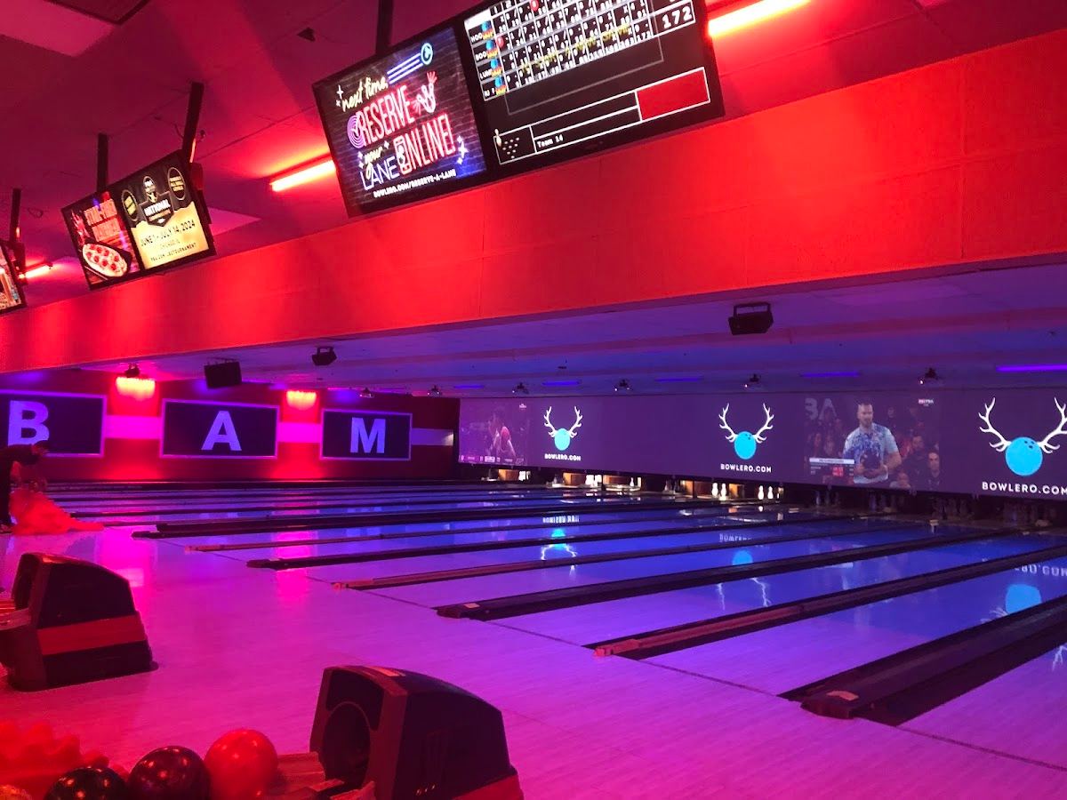 Bowlero Lakeside