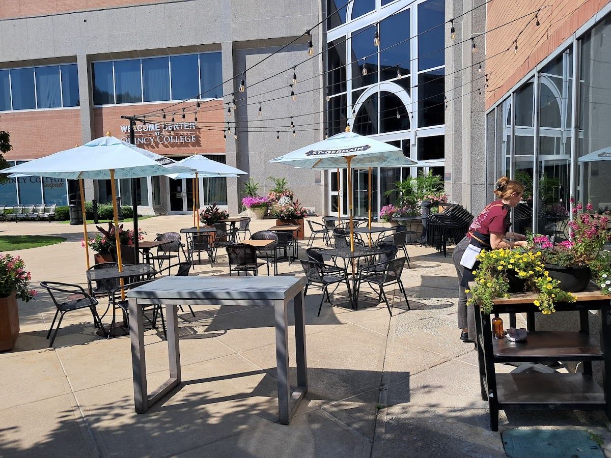 Dotty's Kitchen & Raw Bar