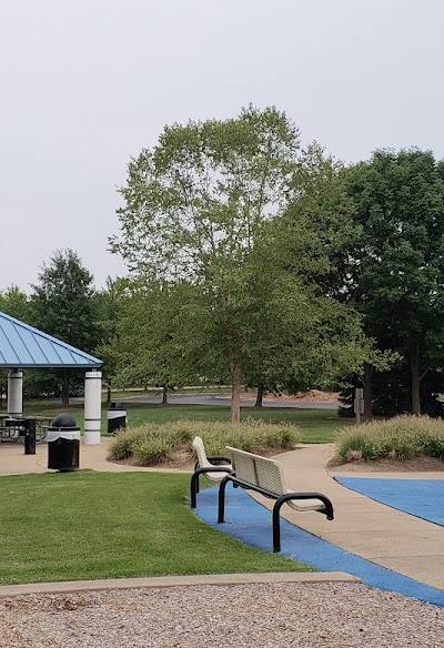 The Pointe at Ballwin Commons photo 3