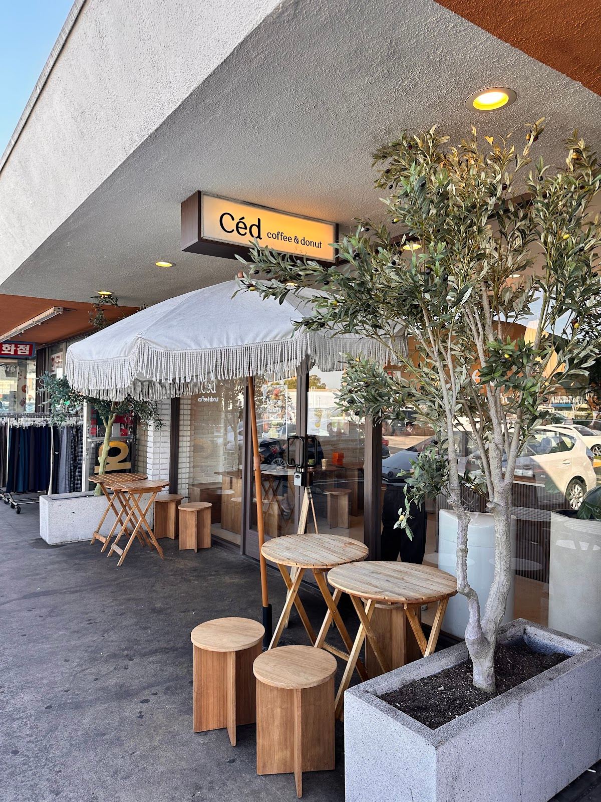 Céd Coffee & Donuts