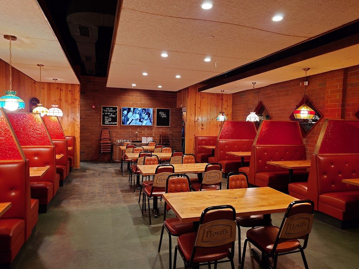 LLoyd's Restaurant & Lounge