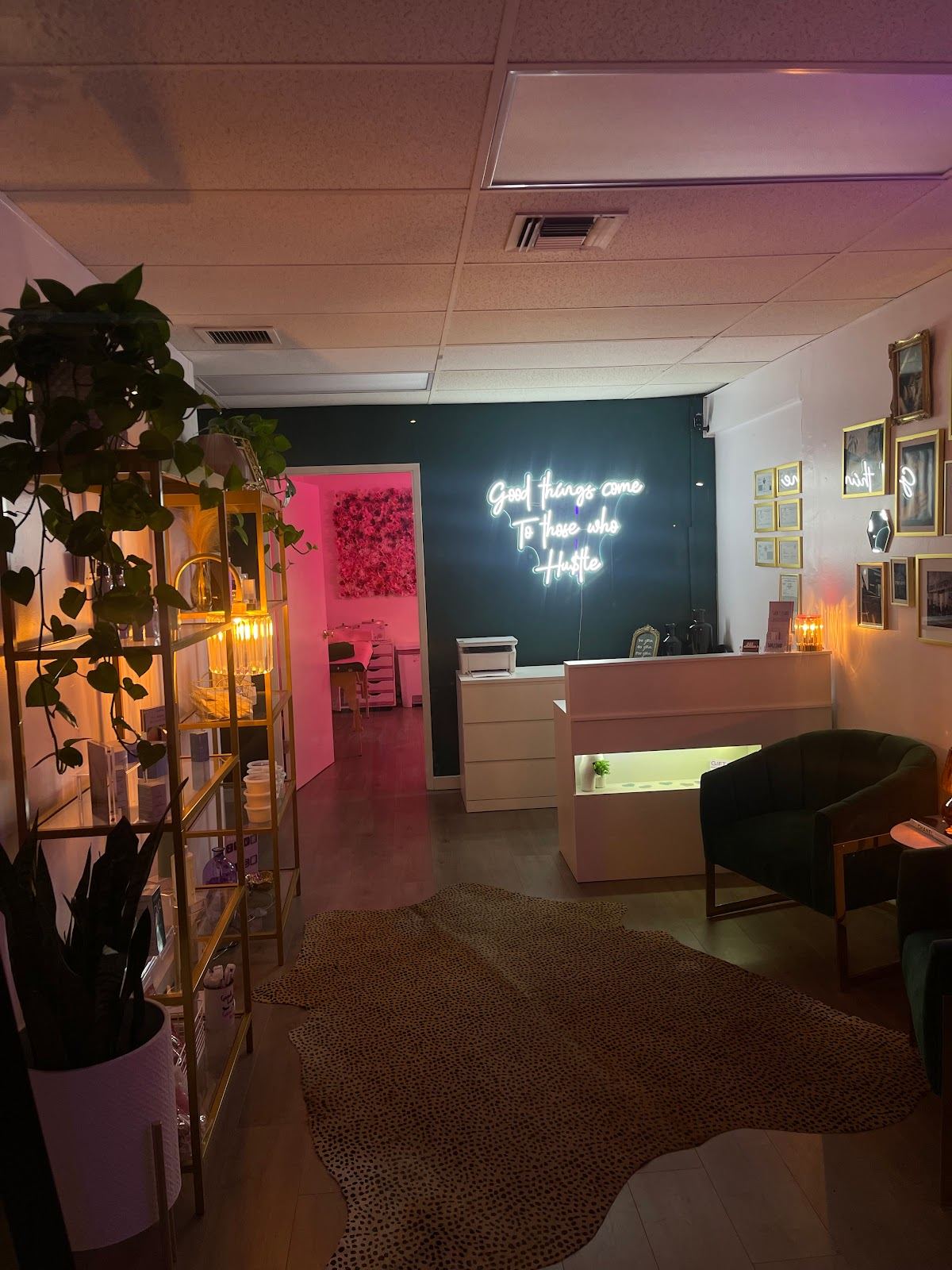 Ari’s Waxing Lounge