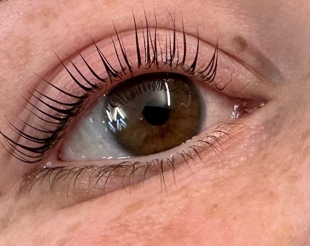 Ur Eyebrows Threading & Beauty by Sabina (For women’s only)