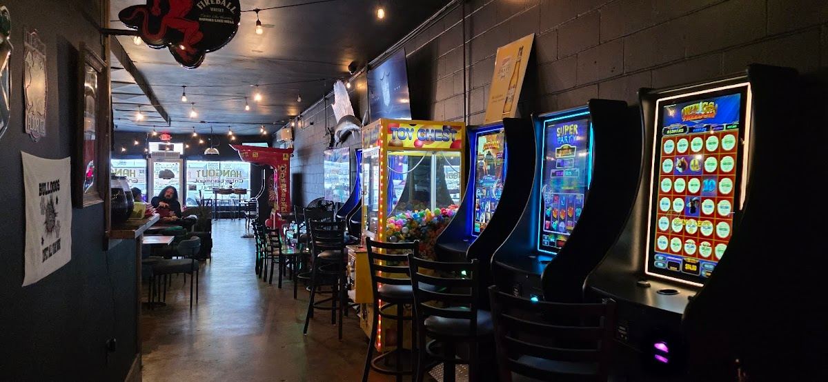 Hangout Entertainment Bar & Grill