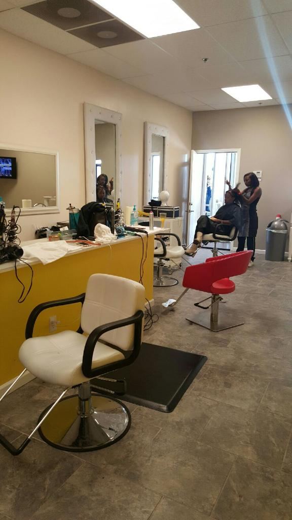 Custom Kreations Boutique & Beauty Bar Laveen