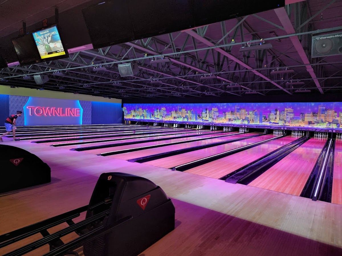 Town Line Luxury Lanes