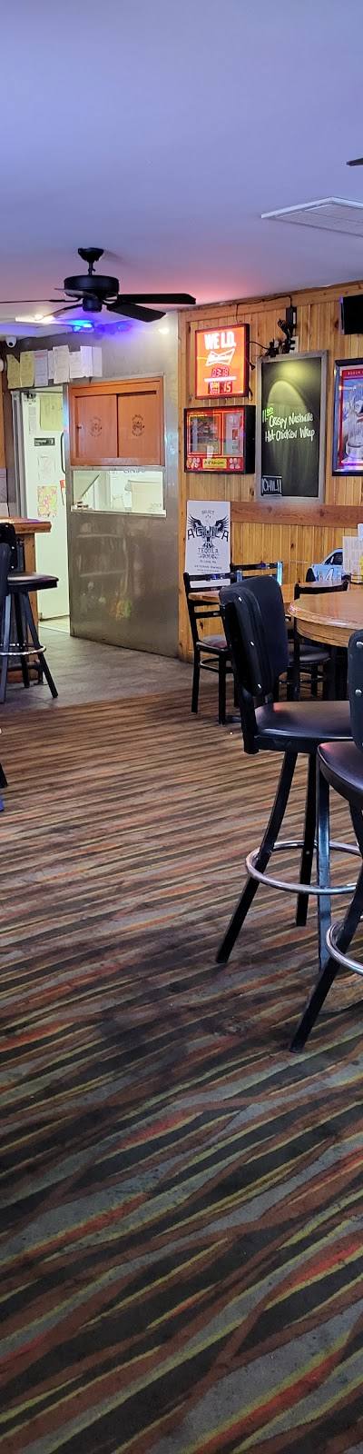 Suwallers Bar & Grill photo 4