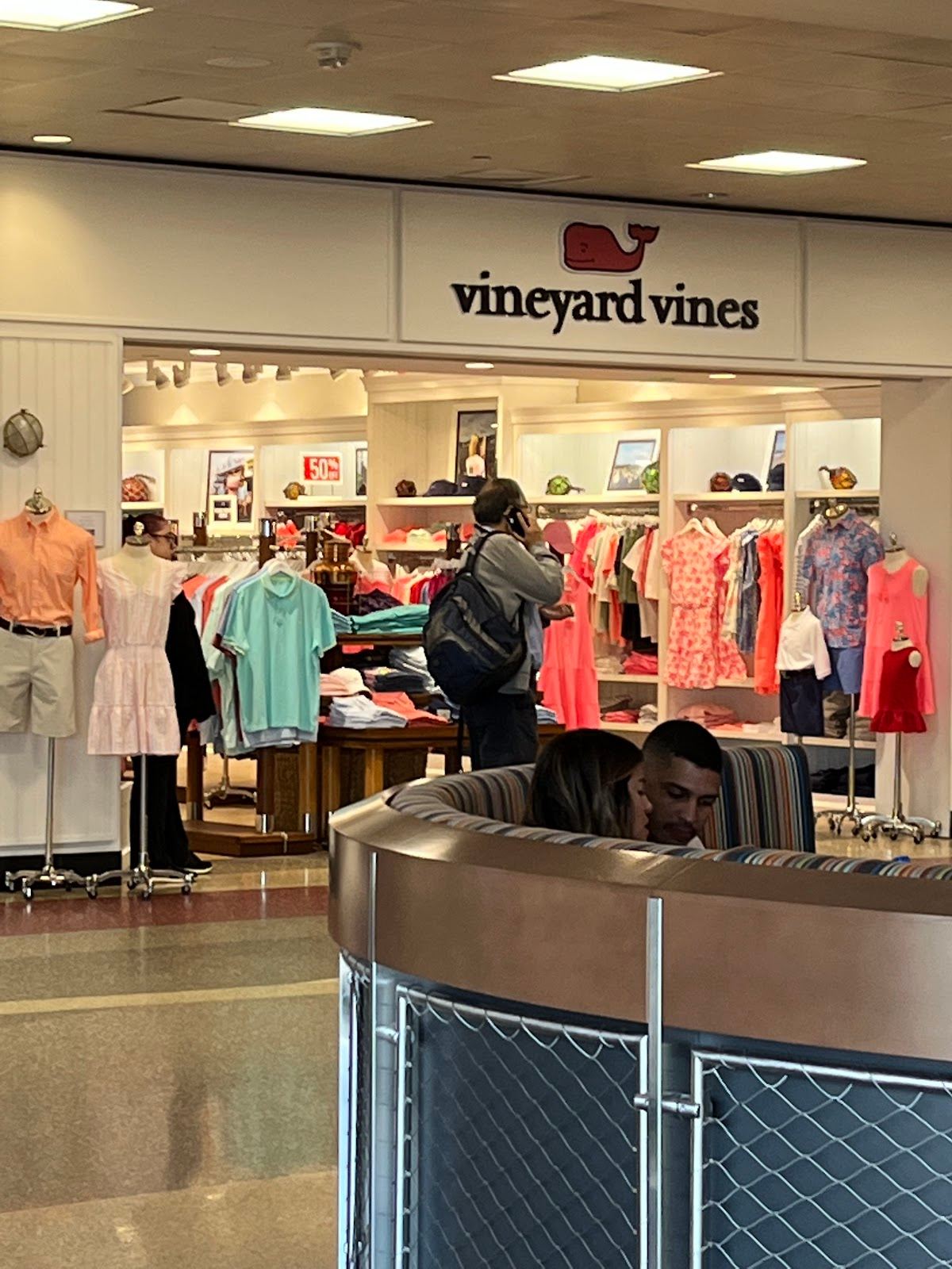 Vineyard Vines - Terminal B, Gate 31