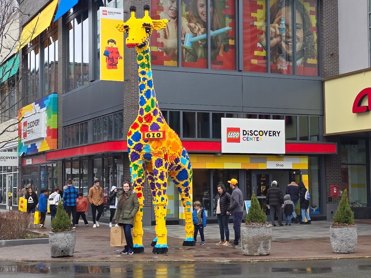 LEGO Gio The Giraffe Statue