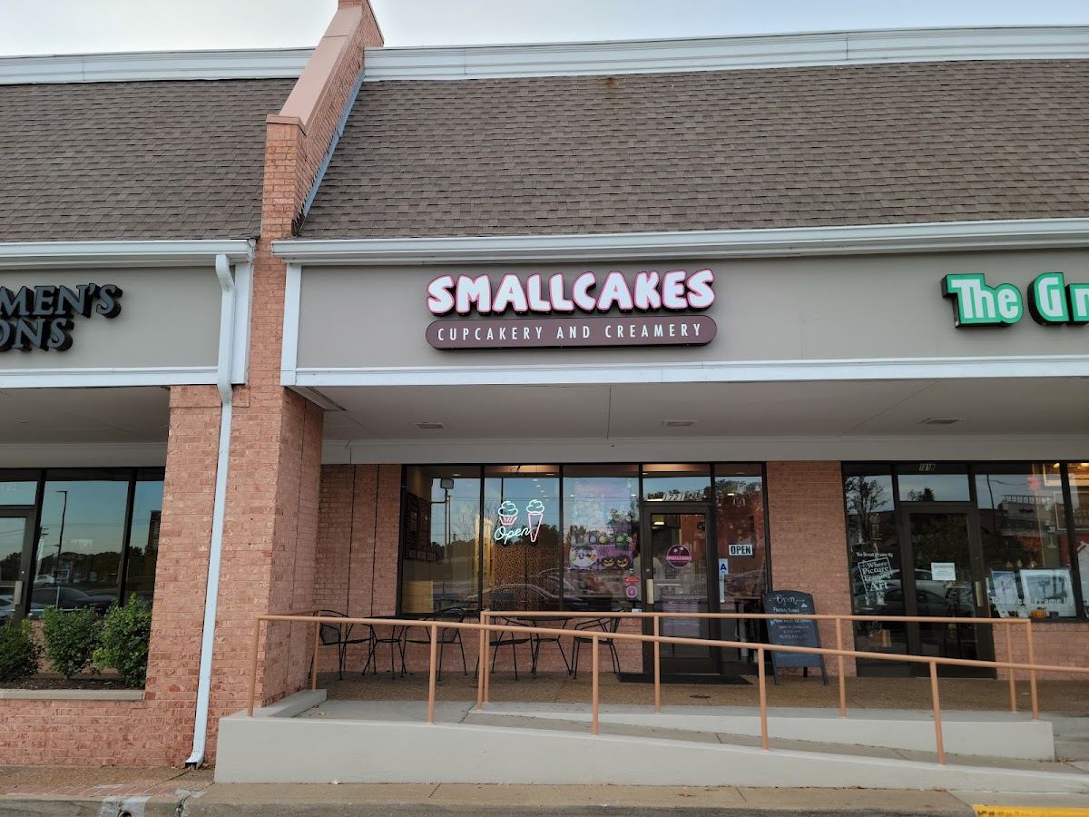 Smallcakes Chesterfield: A Cupcakery and Creamery St. Louis