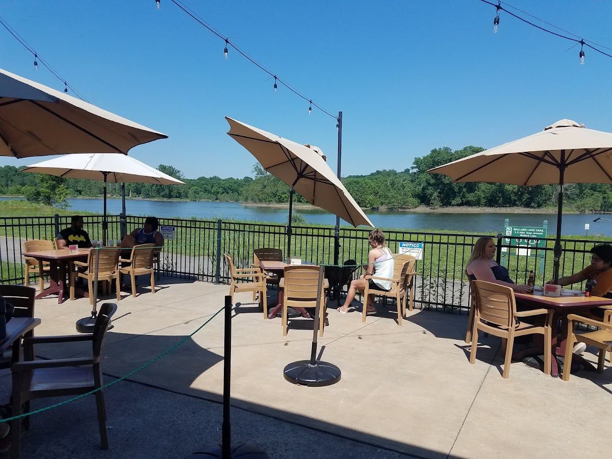 Creve Coeur Lakehouse Bar & Grill