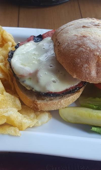 Creve Coeur Lakehouse Bar & Grill photo 2