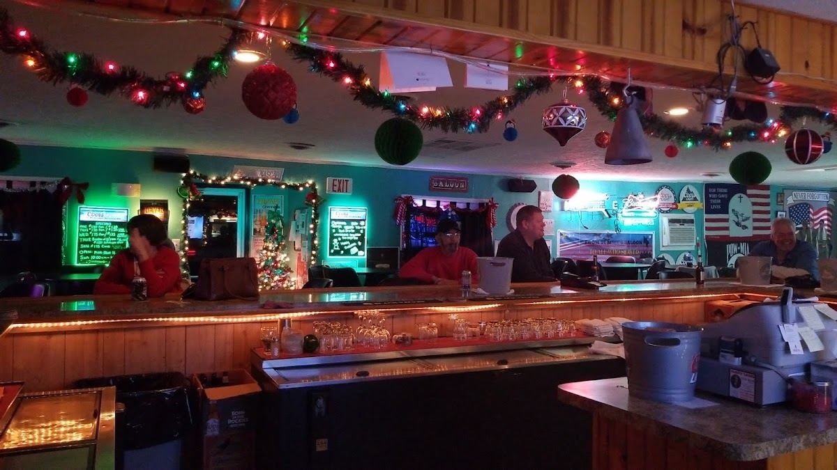 Tracey's Saloon