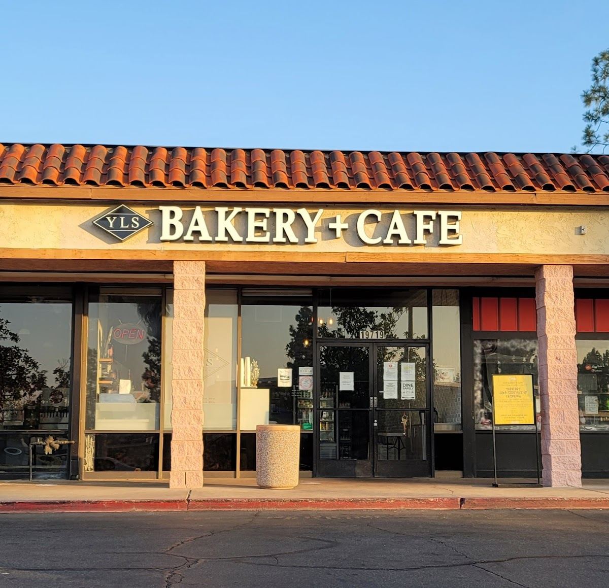 YLS Bakery & Cafe