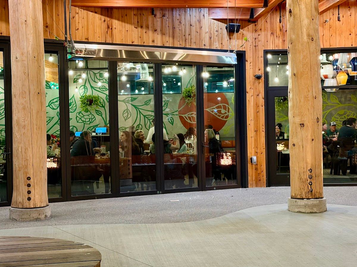 Eye Tooth Tavern & Eatery