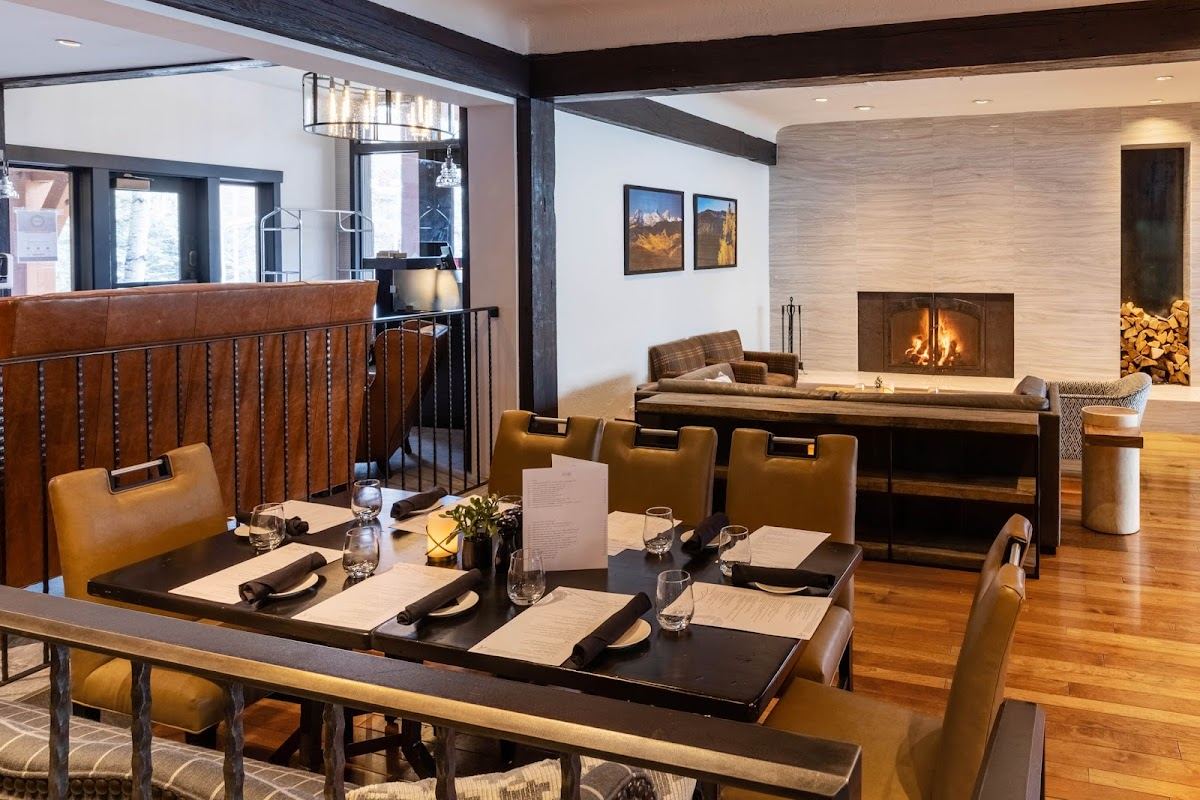 Three Peaks Bar & Grille