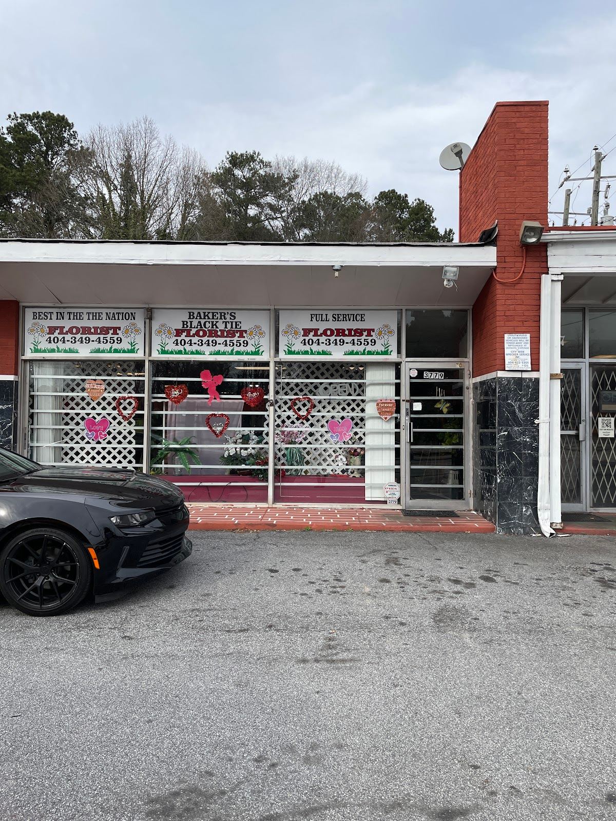 BAKERS BLACK TIE FLORIST