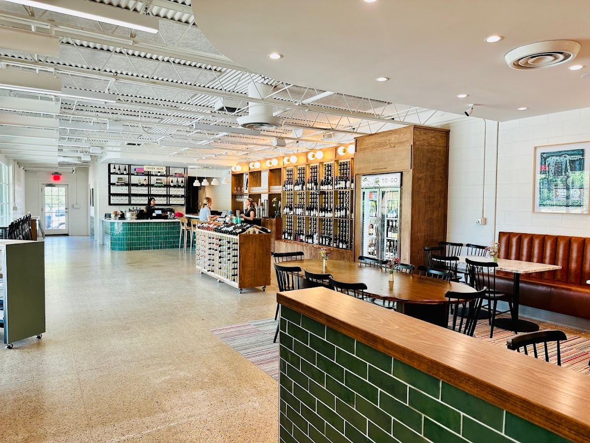 Flo’s Wine Bar and Bottle Shop