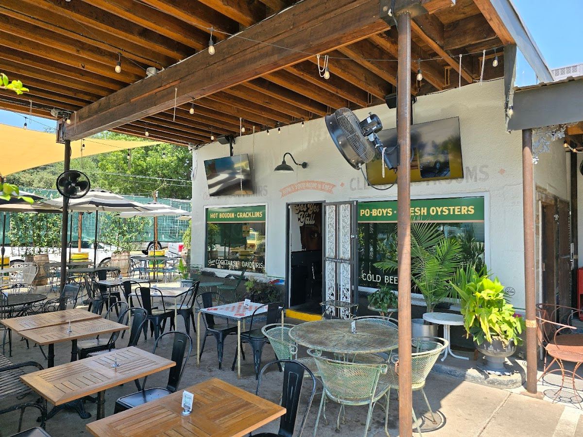 Lil' Easy Fine Cajun Food & Bar