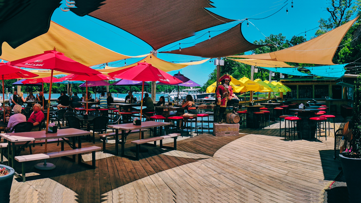 Broken Oar Bar & Grill