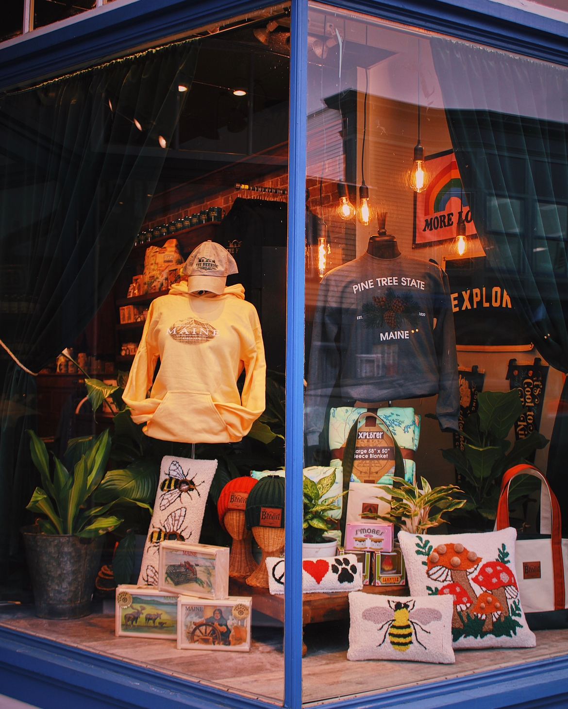 The Beehive General Store