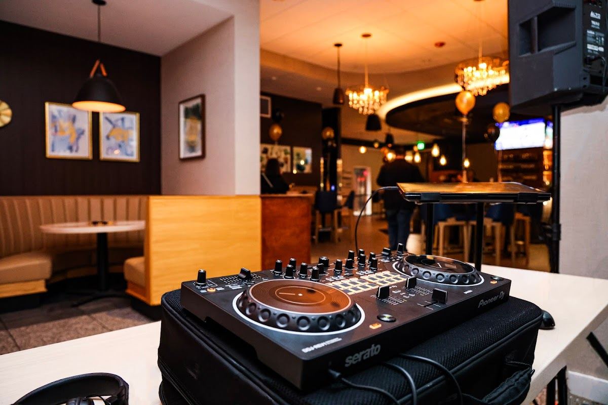 Mission Beach House Bar & Grill - Revere