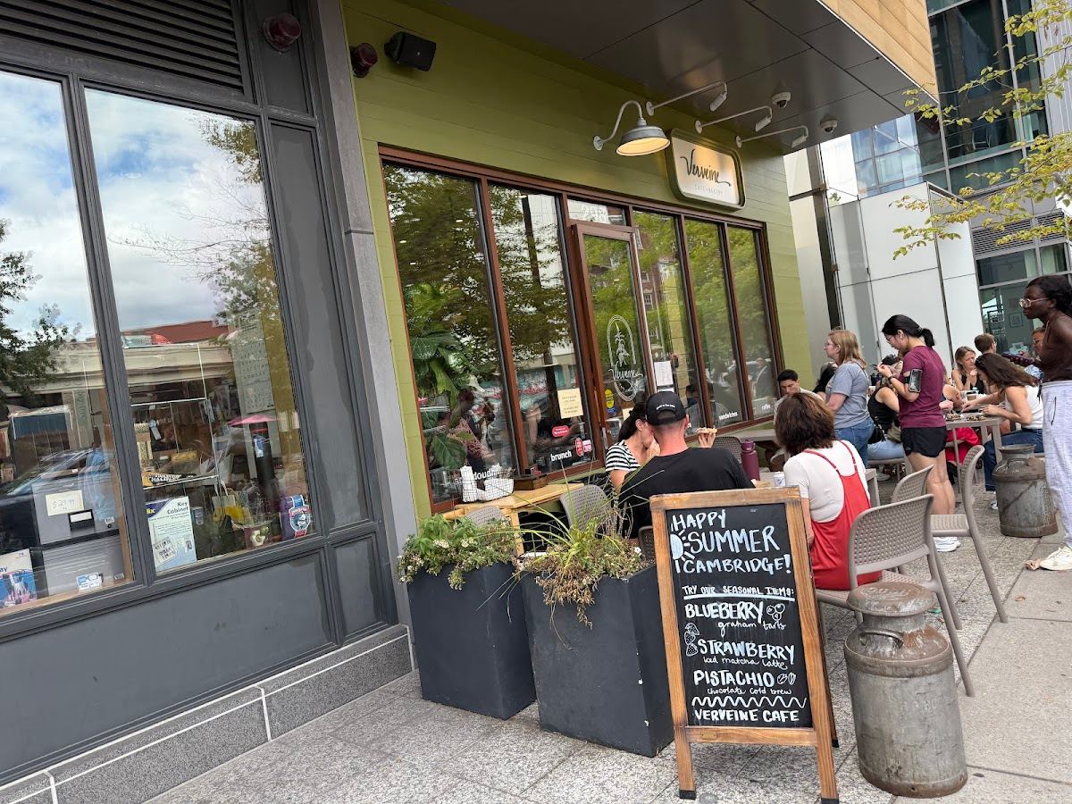 Verveine Cafe & Bakery