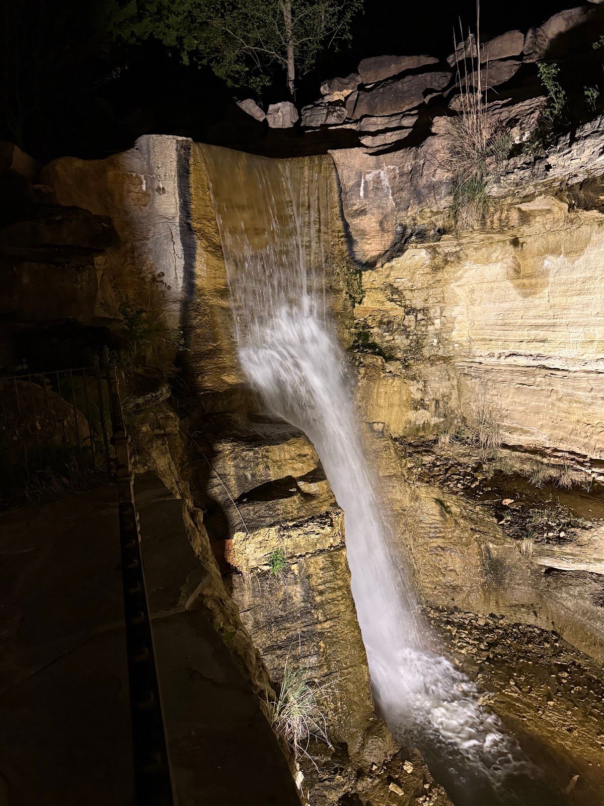 Devil’s Pool Waterfall Scenic Look Out