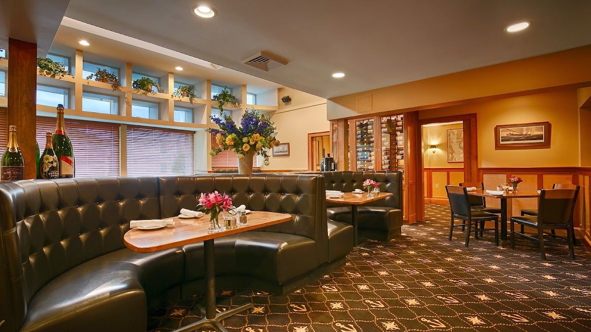 Windjammer Restaurant & Upper Deck Pub