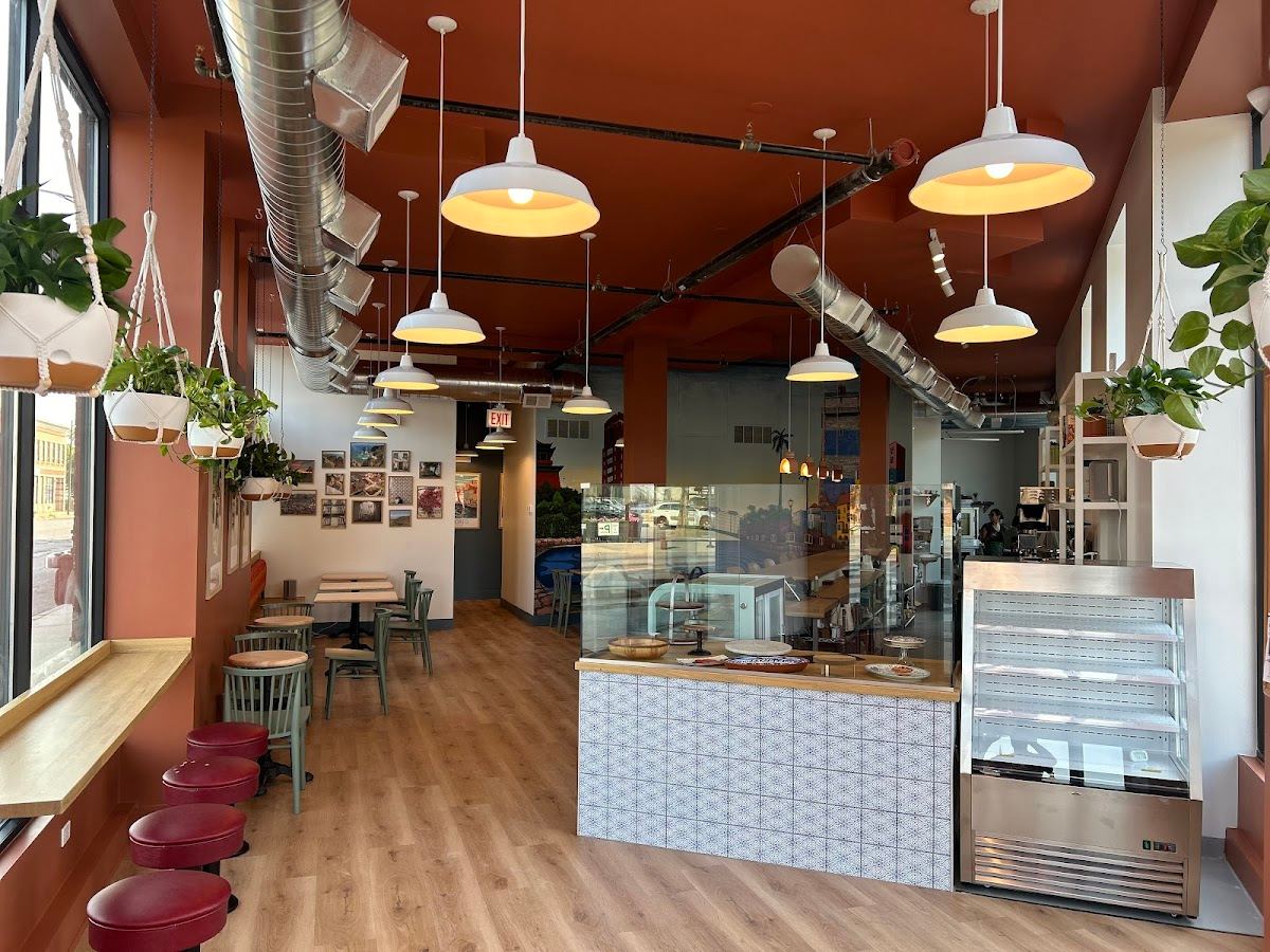 Cadinho Bakery & Café