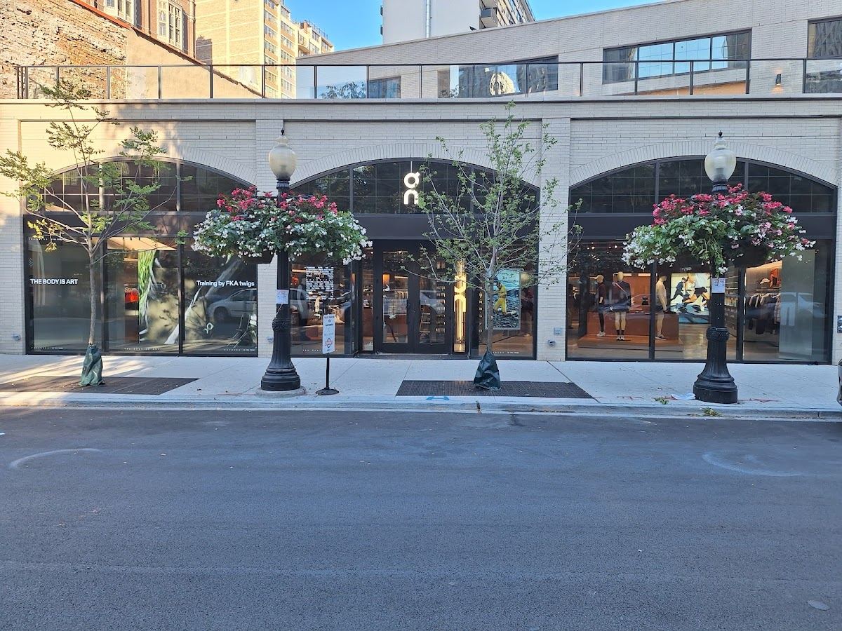 On Flagship Store Chicago Rush Street