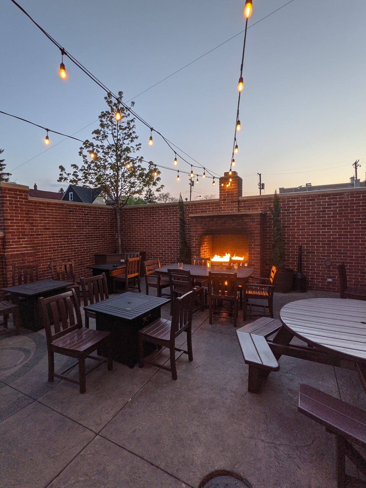 Merry Arts Pub & Grille
