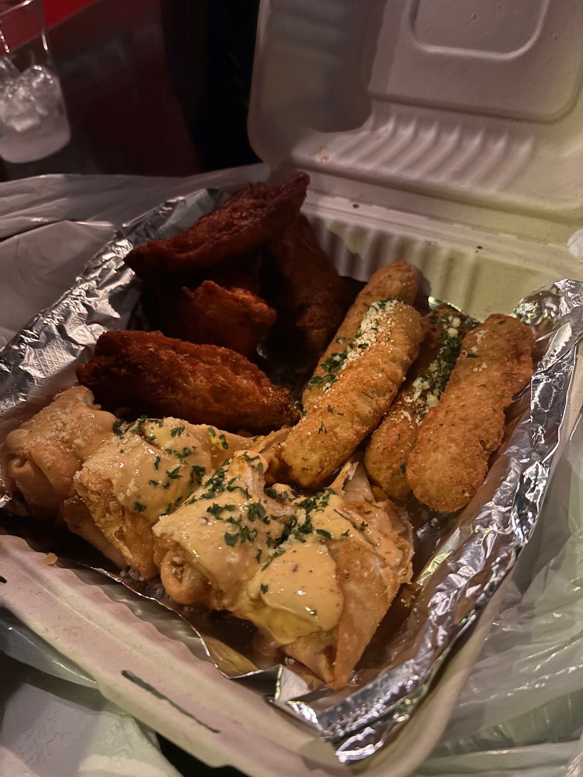 Lockeroom Sports Lounge & Food Truck